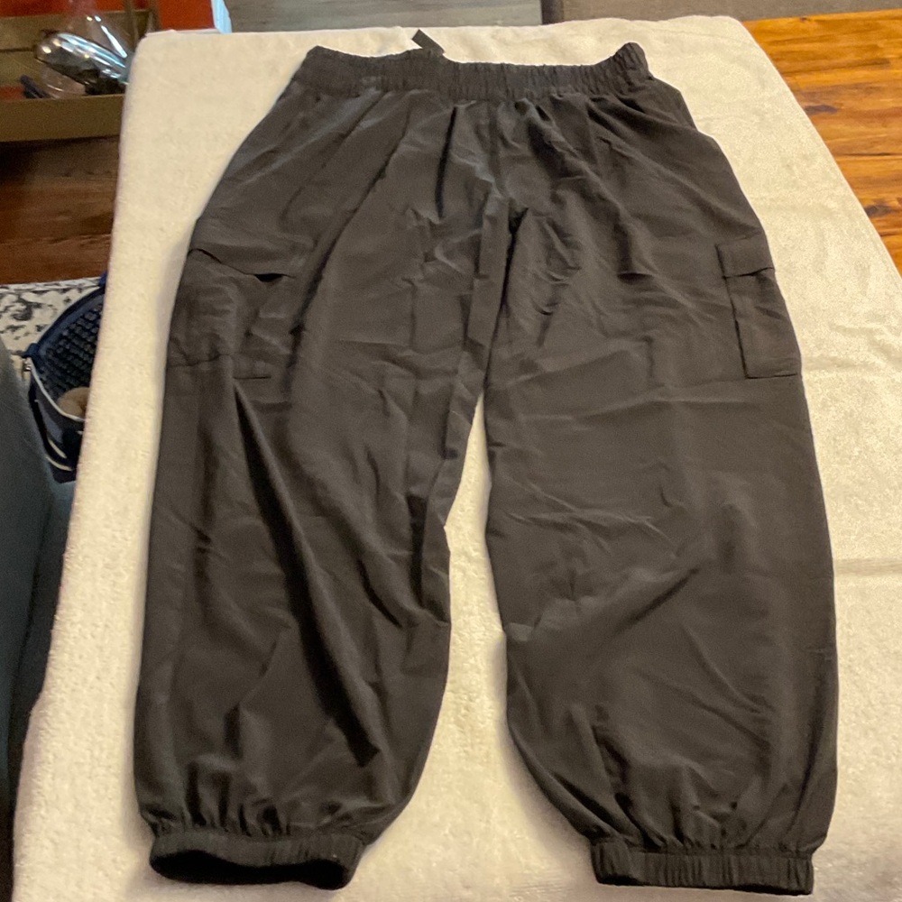 Vuori Black Villa Cargo Jogger Pants